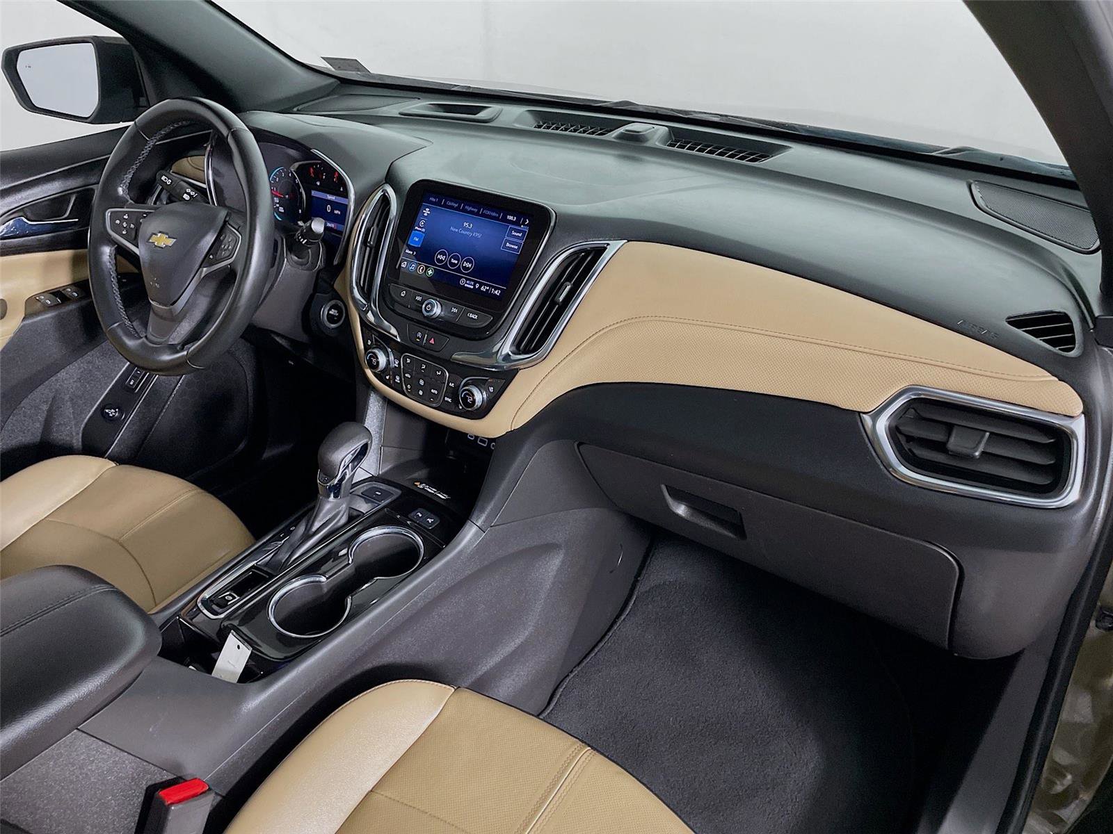 Used 2023 Chevrolet Equinox Premier image 32