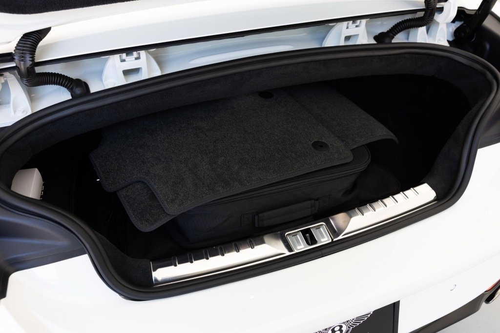 Used 2025 Bentley Continental GTC image 13