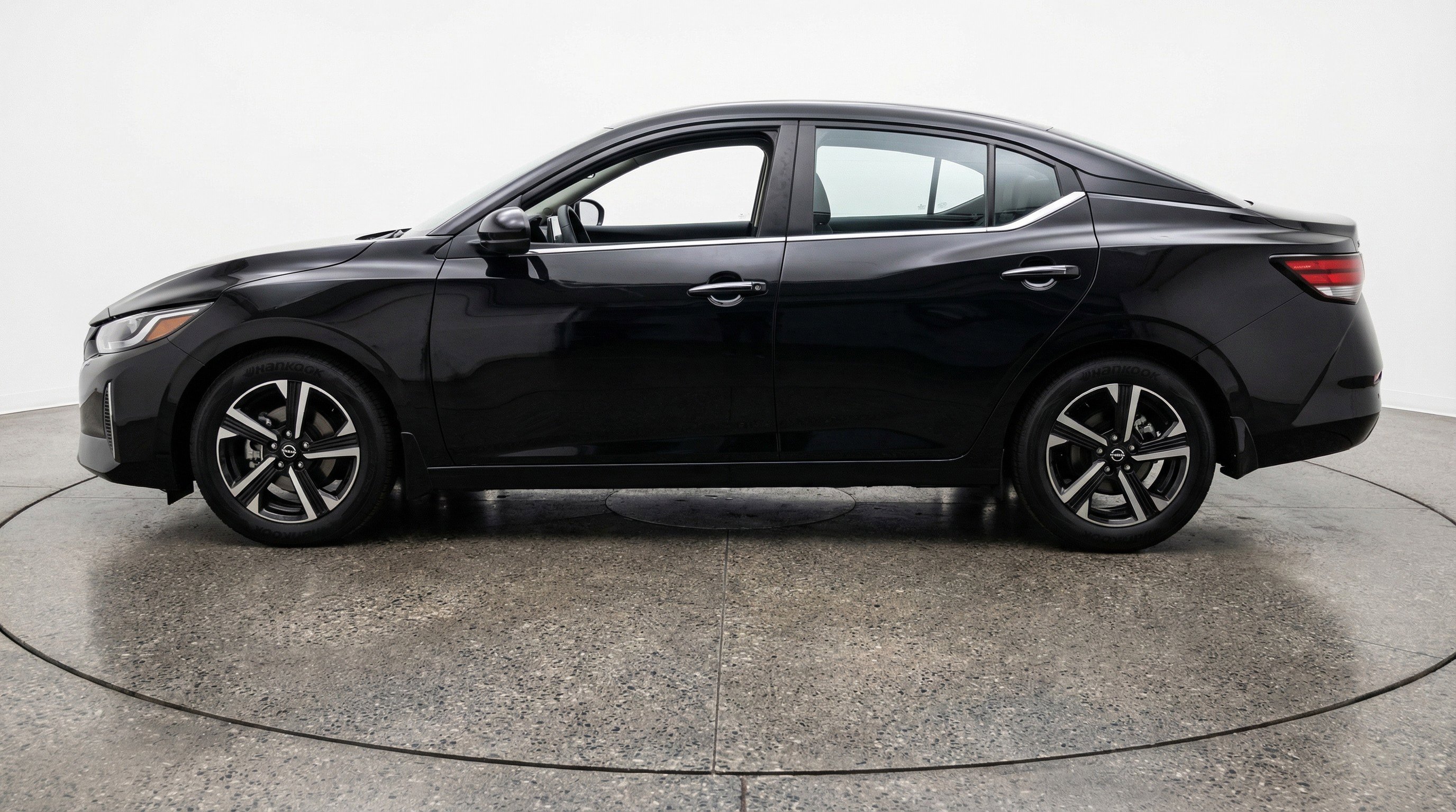 Used 2025 Nissan Sentra SV FWD image 5