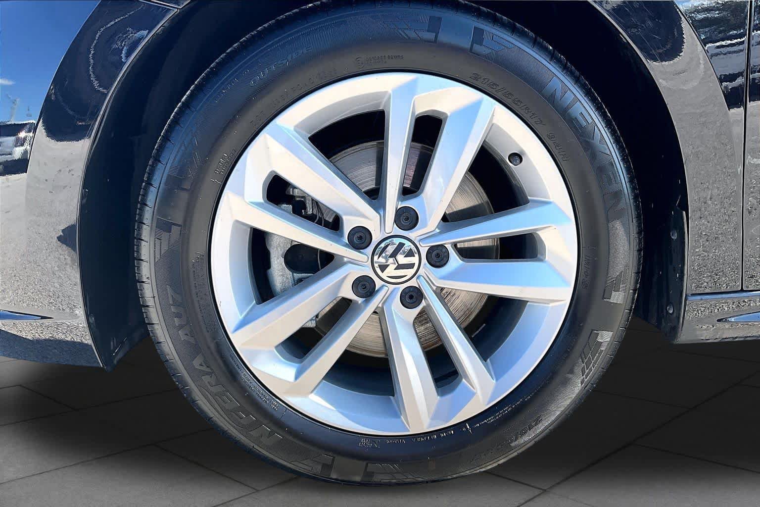 Used 2020 Volkswagen Passat 2.0T SE FWD image 11