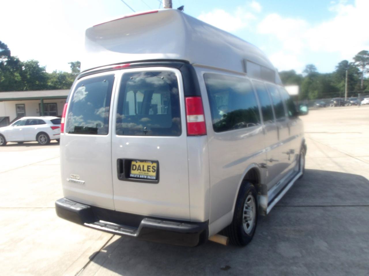 Used 2007 Chevrolet Express 2500 Passenger w/ Power and Light Package RWD image 14