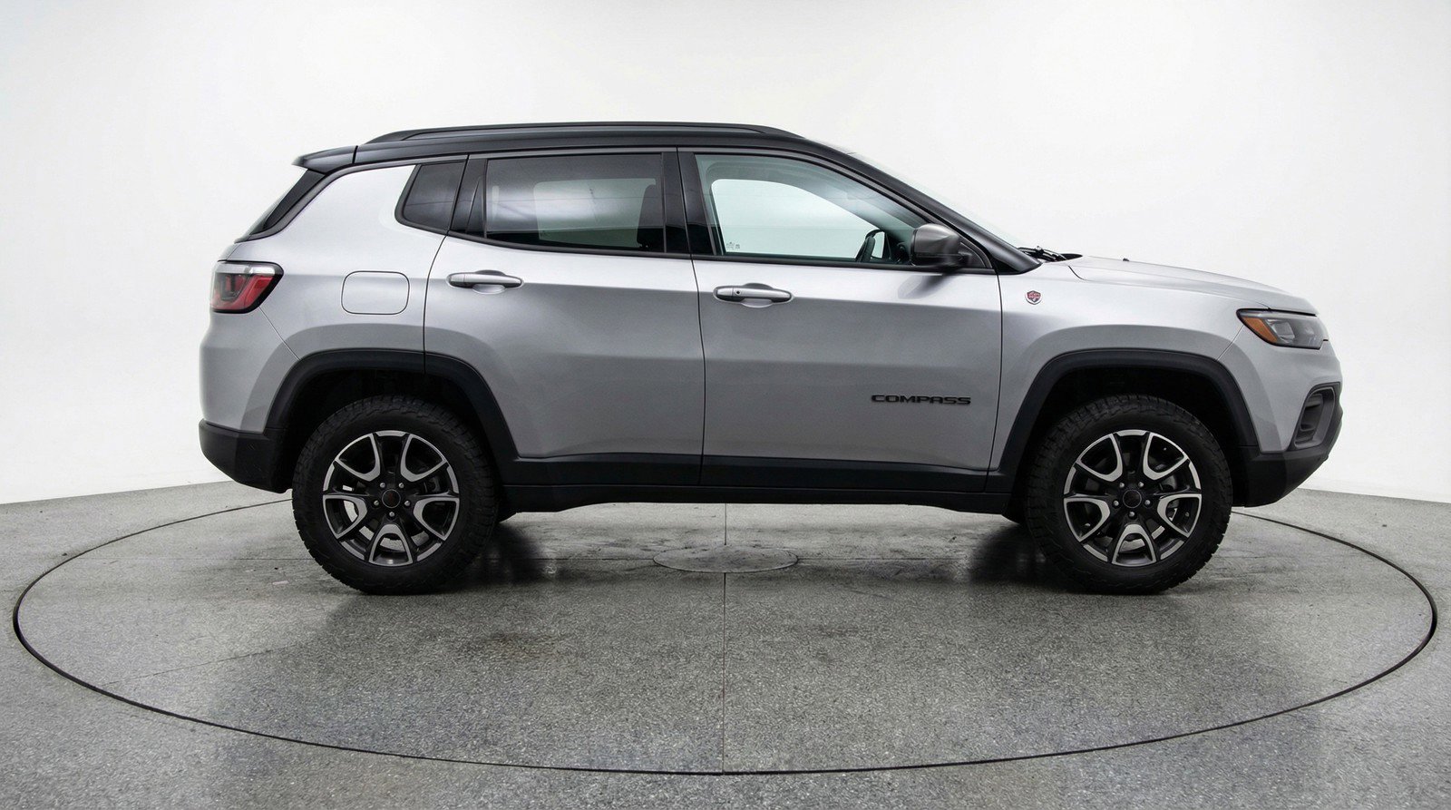 Used 2025 Jeep Compass Trailhawk AWD/4WD image 11