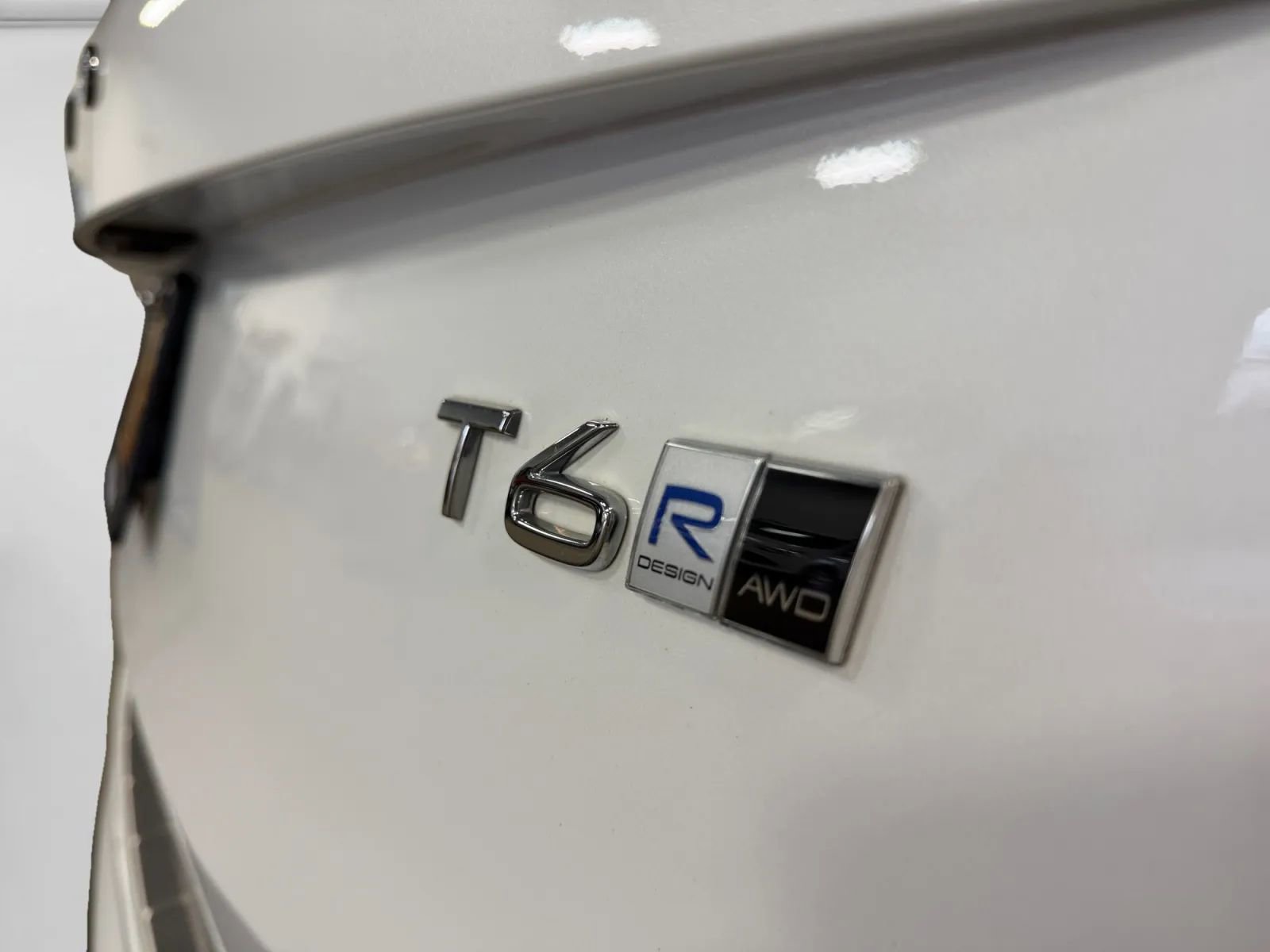 Used 2017 Volvo XC90 T6 R-Design w/ Vision Package image 12