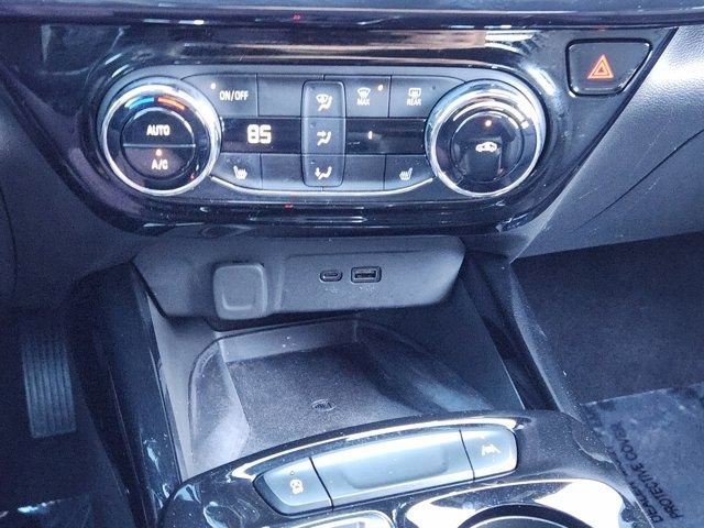 Used 2024 Chevrolet Trax RS w/ Sunroof Package image 22