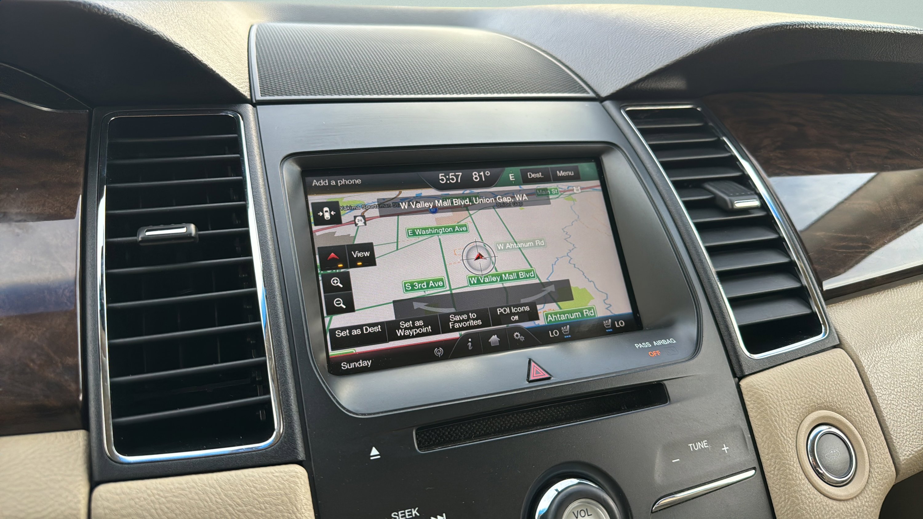 Used 2015 Ford Taurus Limited FWD image 17