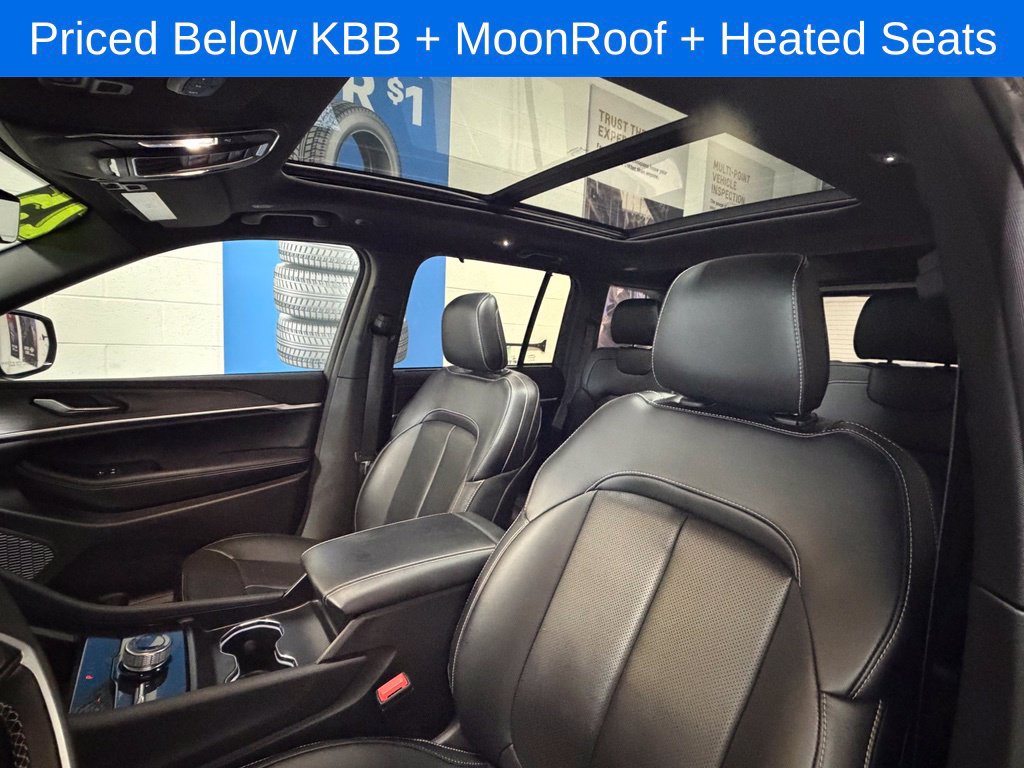 Used 2025 Jeep Grand Cherokee Limited w/ Luxury Tech Group II AWD/4WD image 12