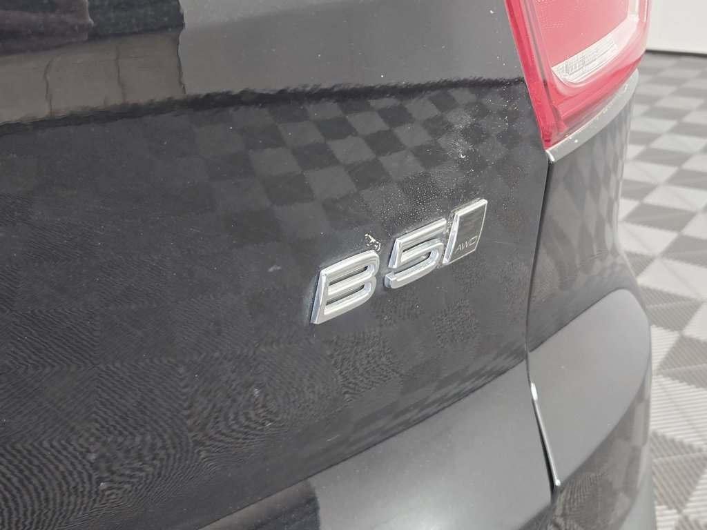 Certified 2023 Volvo XC40 B5 Ultimate w/ Climate Package image 6