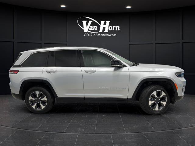 Used 2023 Jeep Grand Cherokee 4WD 4xe image 2