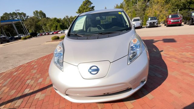 Used 2015 Nissan Leaf SL FWD image 4
