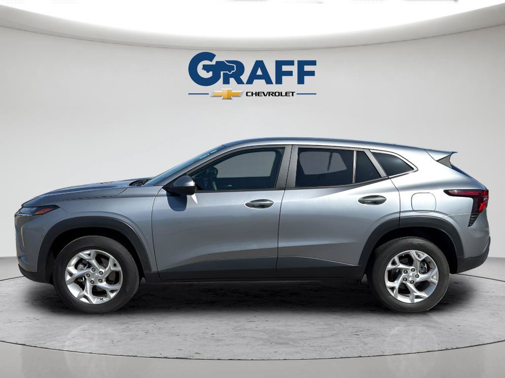 Used 2024 Chevrolet Trax LS w/ LS Convenience Package FWD image 3