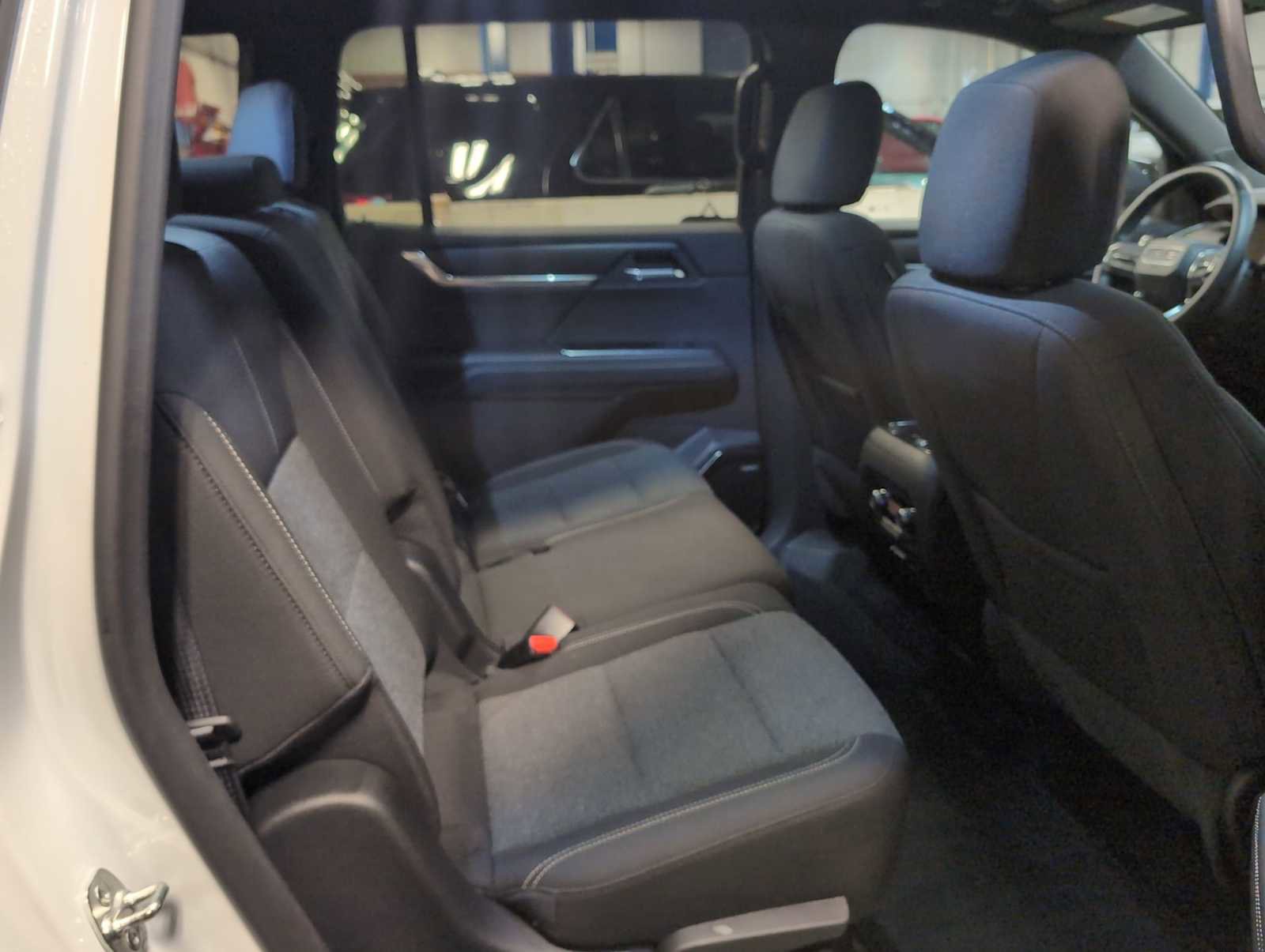 Used 2025 GMC Acadia Elevation image 28