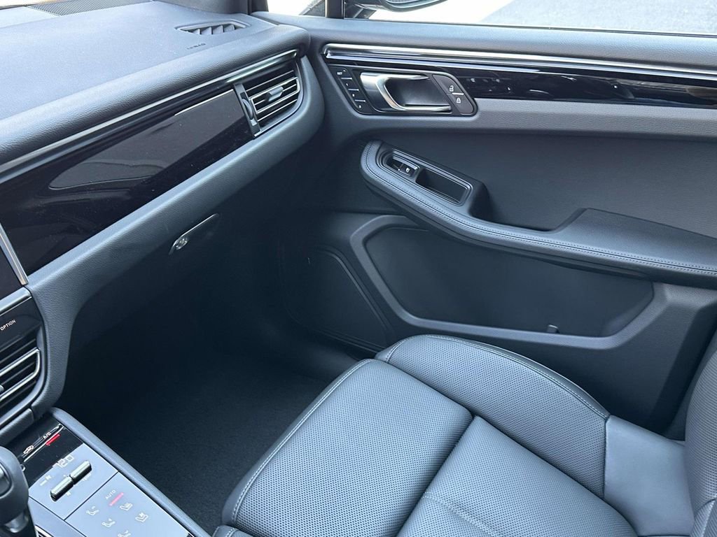 New 2026 Porsche Macan AWD/4WD image 29