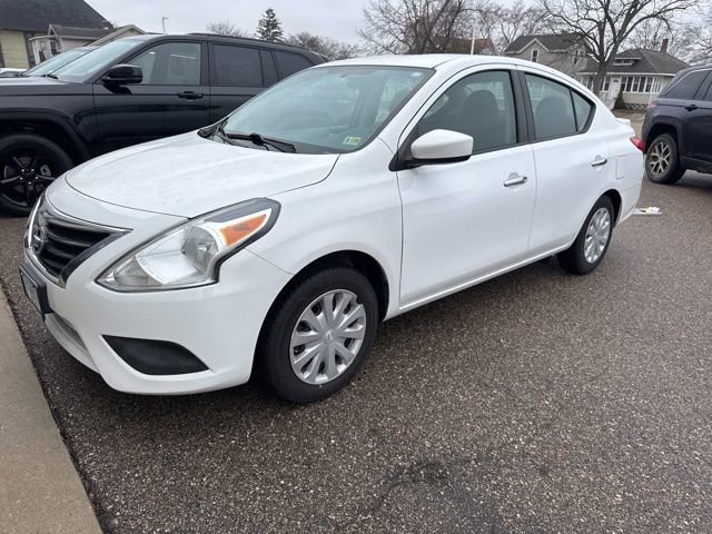Used 2015 Nissan Versa SV image 2