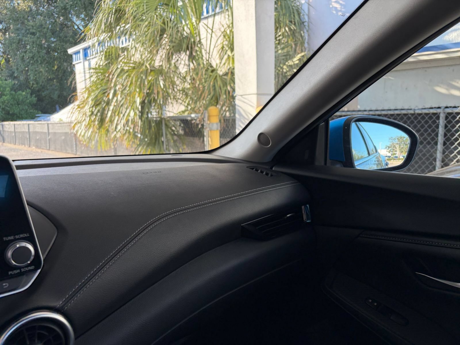 Used 2025 Nissan Sentra SV FWD image 34