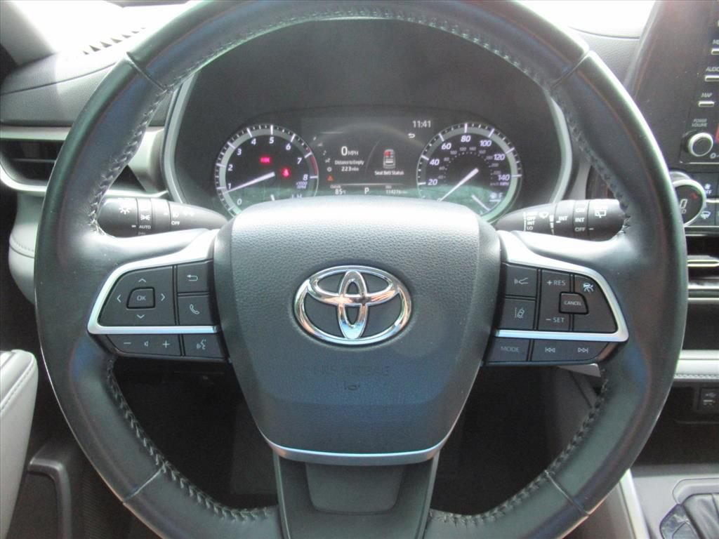 Used 2022 Toyota Highlander XLE FWD image 22