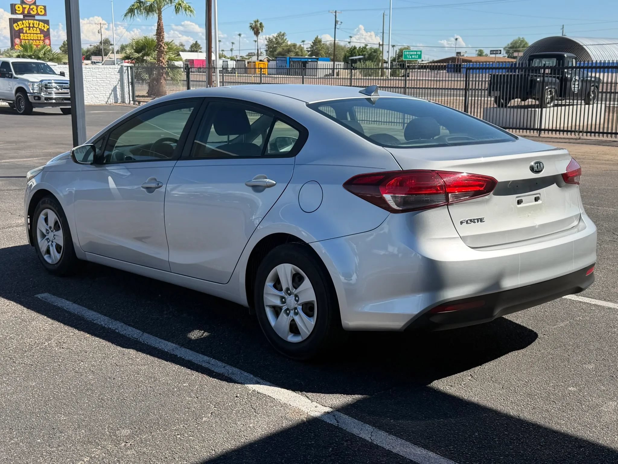 Used 2017 Kia Forte LX FWD image 4