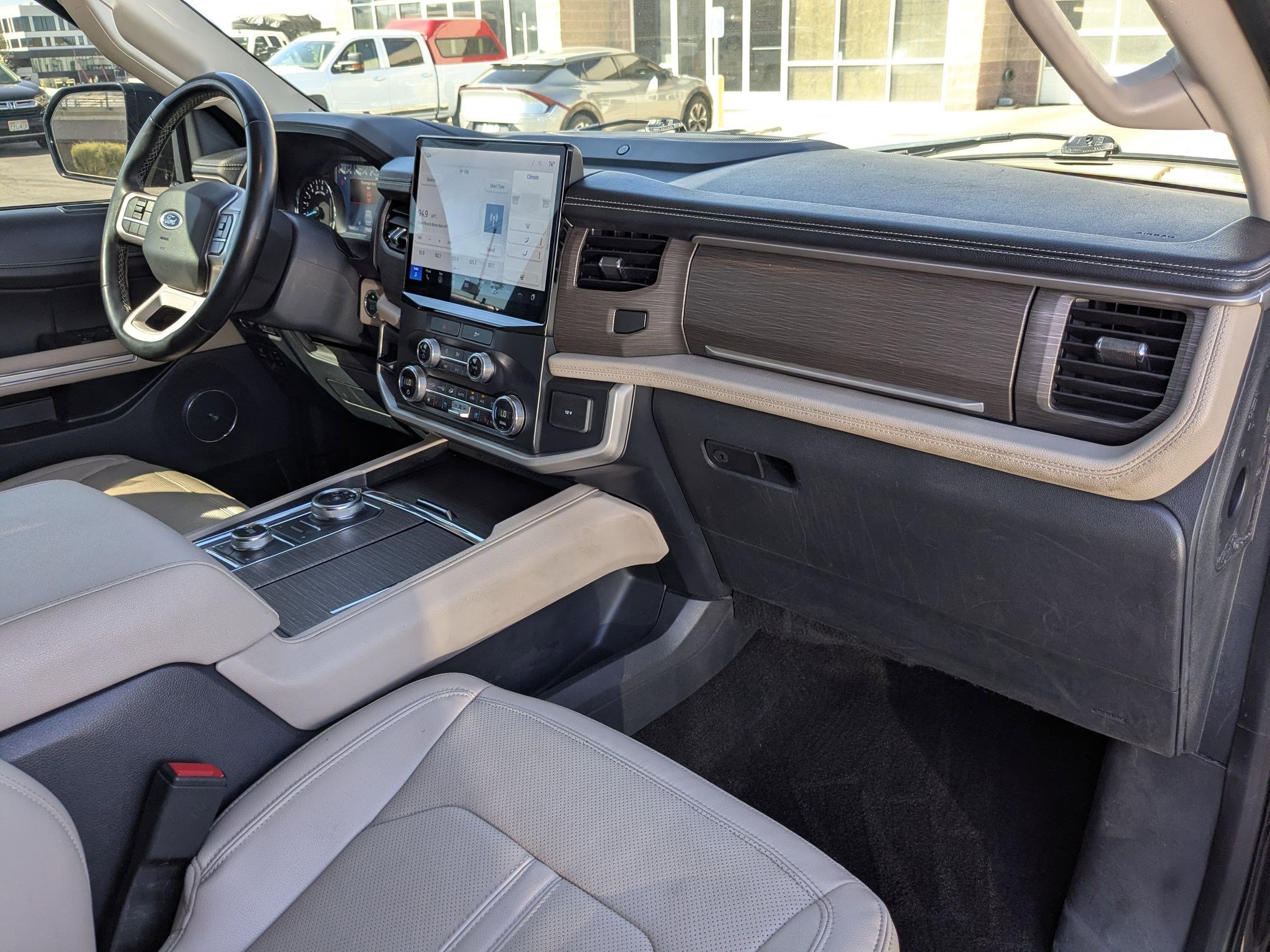 Used 2022 Ford Expedition Max Limited image 31