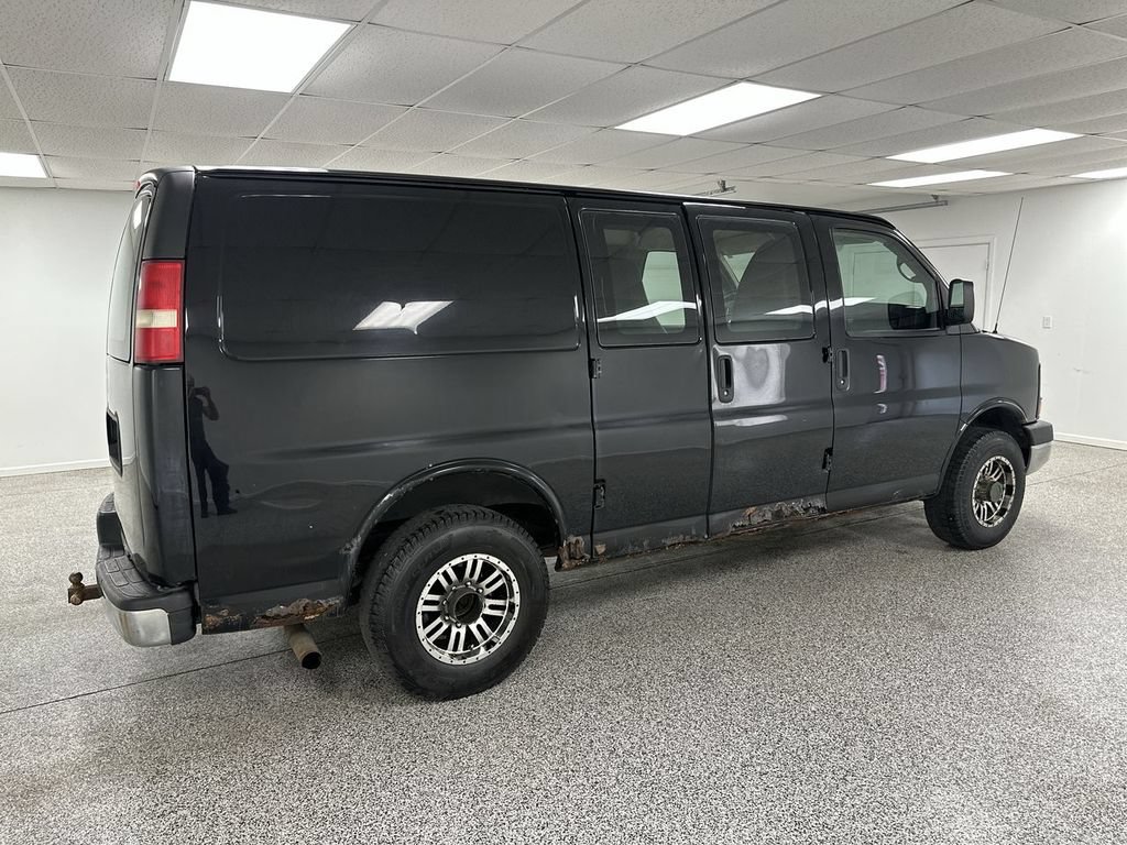 Used 2010 Chevrolet Express 2500 RWD image 8