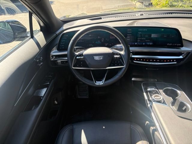 Used 2025 Cadillac Lyriq Luxury w/ LPO, Floor Liner Package AWD/4WD image 19