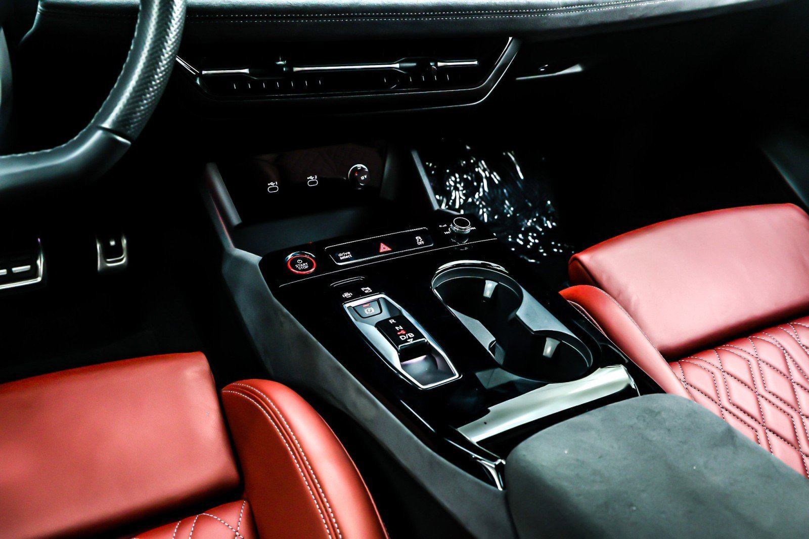 Used 2025 Audi SQ6 e-tron Prestige w/ Red Edition One image 7