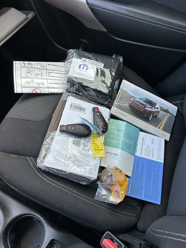 Used 2017 Jeep Cherokee Latitude FWD image 20