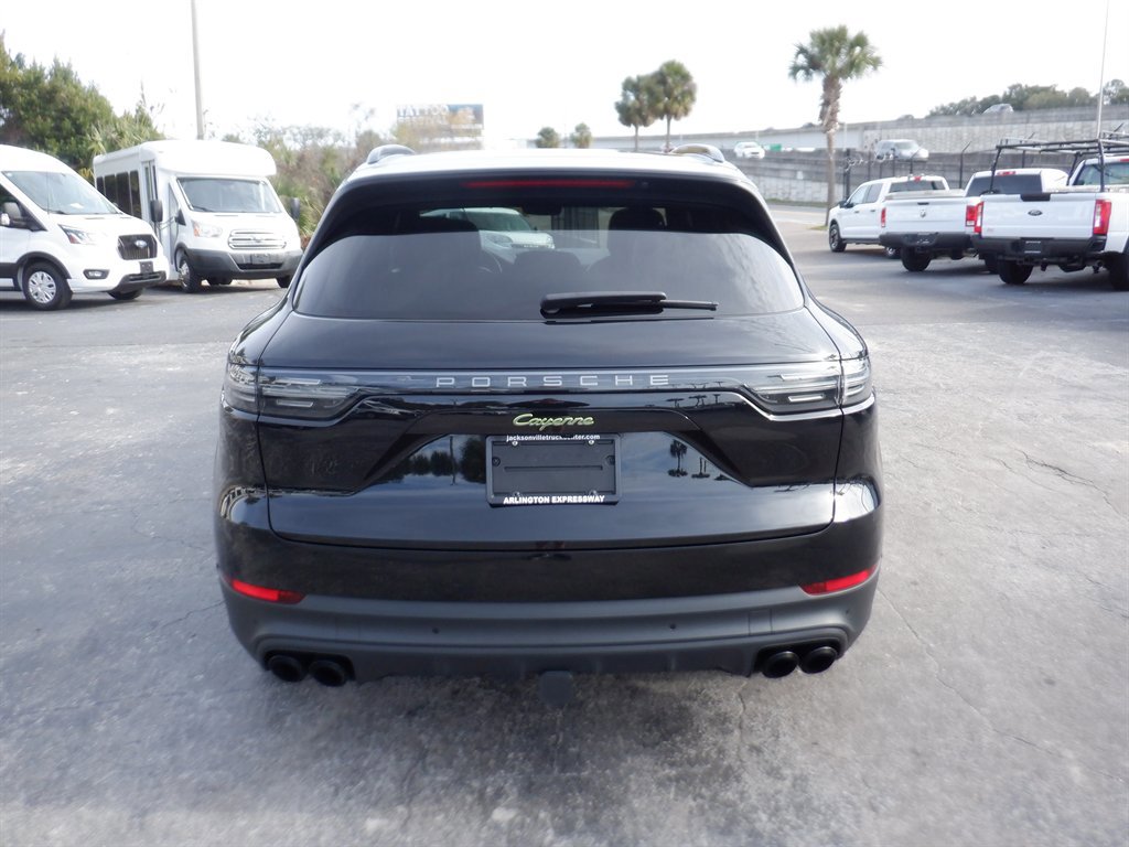 Used 2023 Porsche Cayenne Platinum Edition image 4