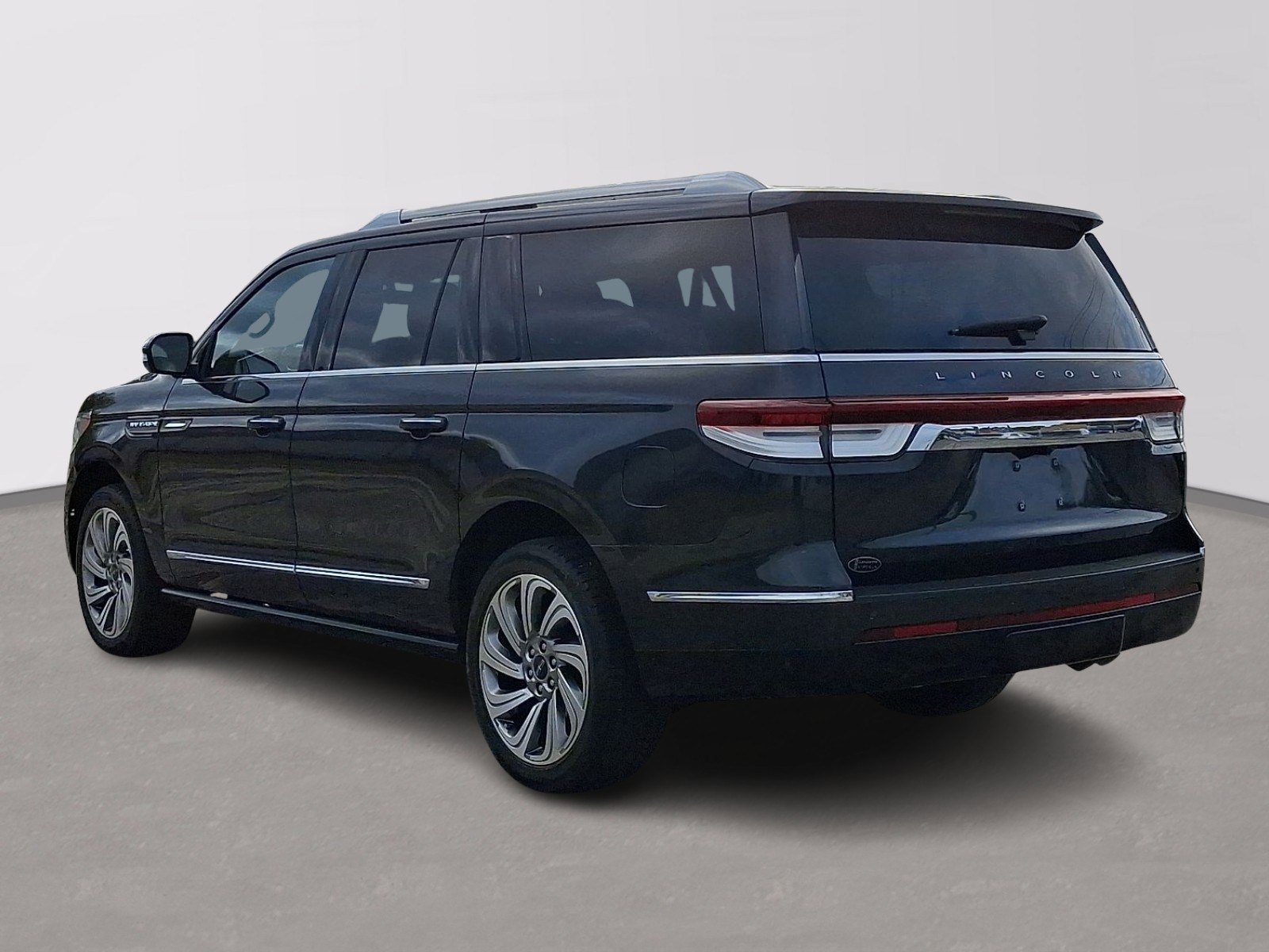 Certified 2023 Lincoln Navigator L Reserve image 4