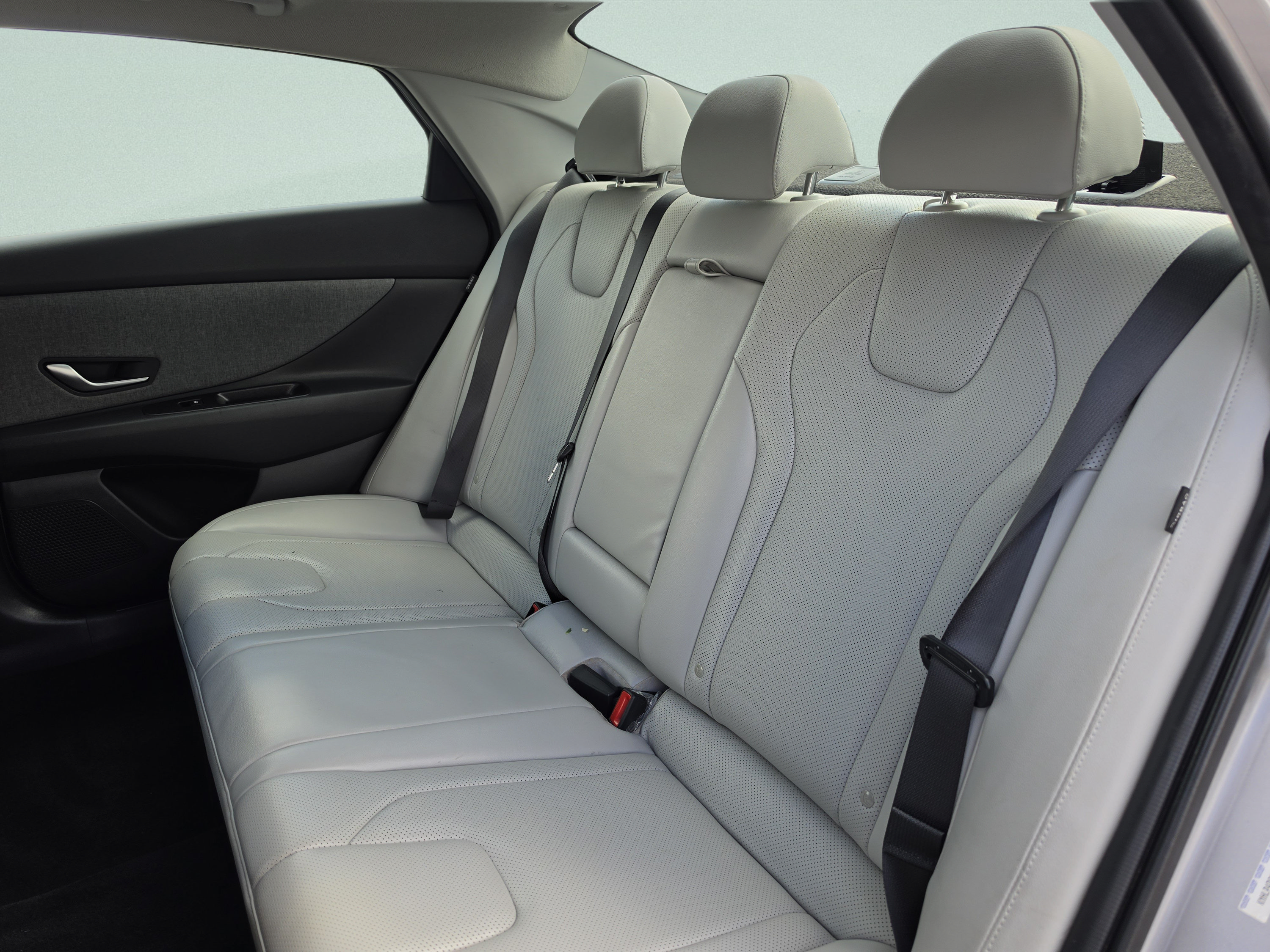Used 2025 Hyundai Elantra Limited FWD image 19