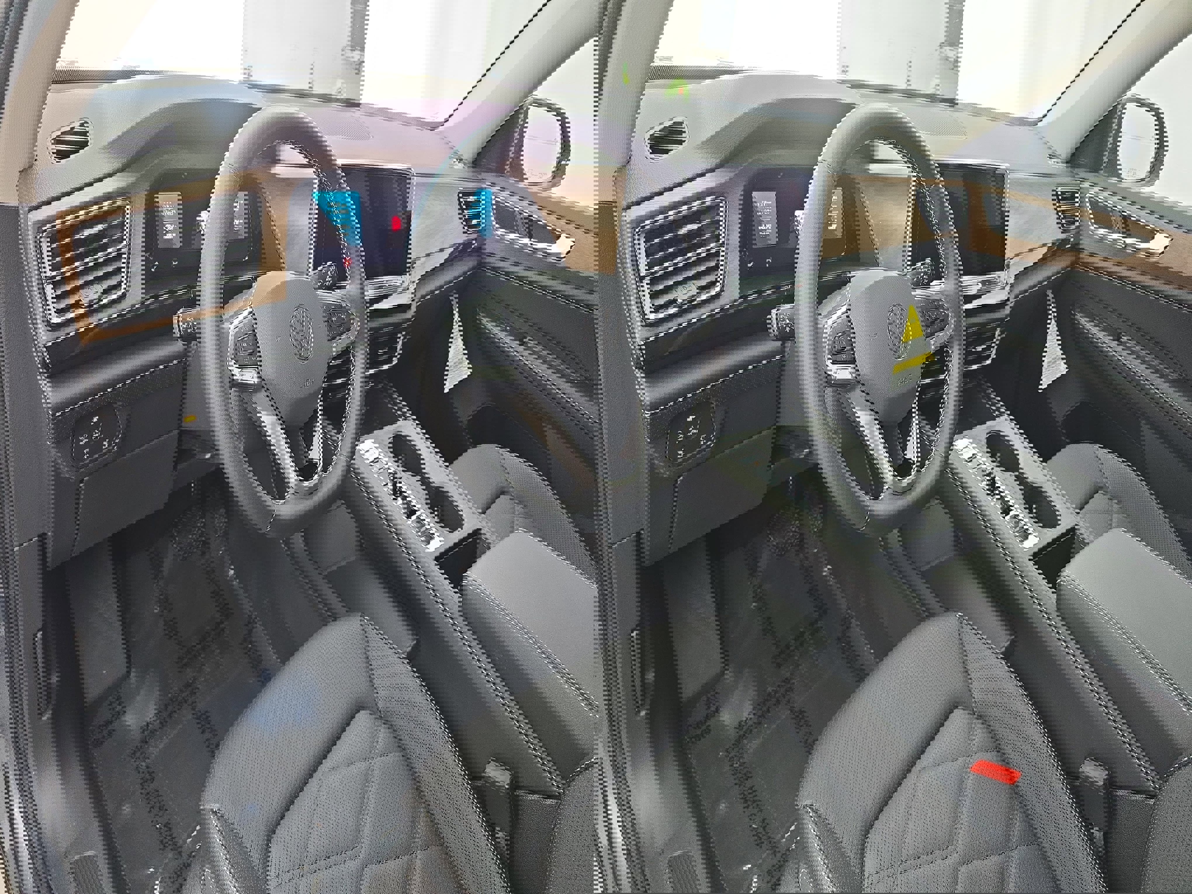 Used 2024 Volkswagen Atlas SE image 16