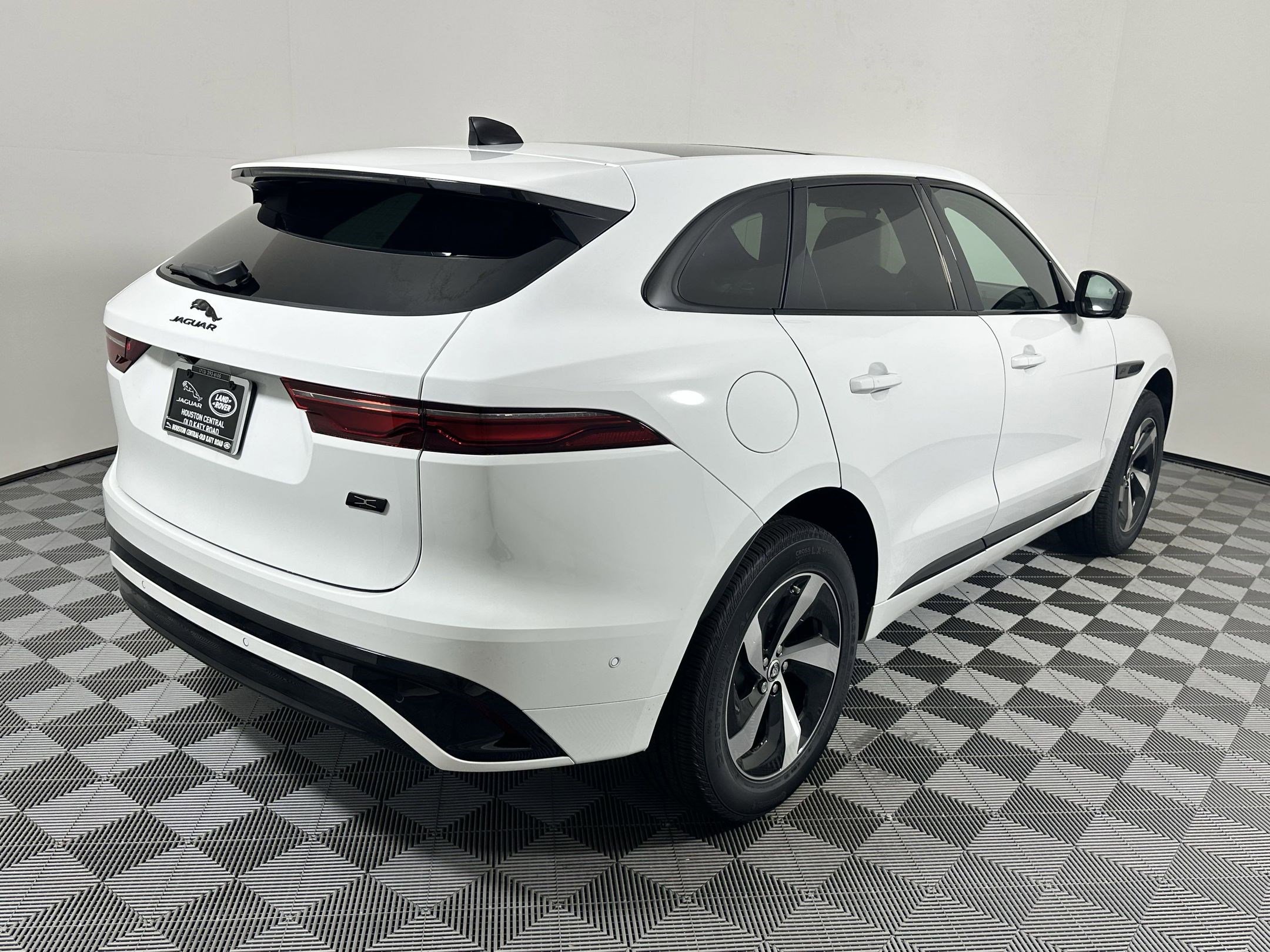 Used 2026 Jaguar F-PACE R-Dynamic S image 7