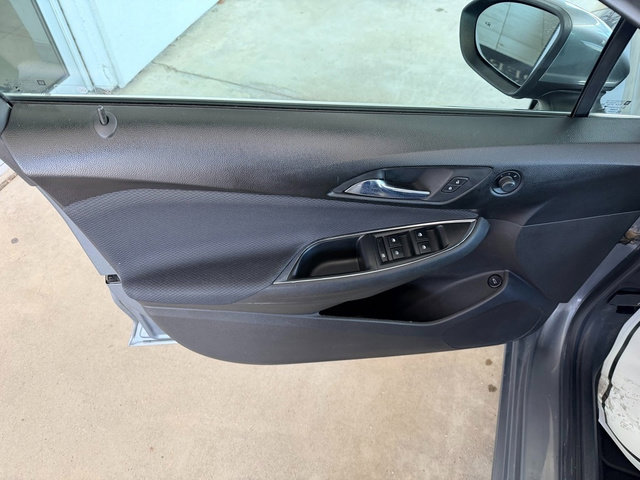 Used 2018 Chevrolet Cruze LT w/ Convenience Package image 16