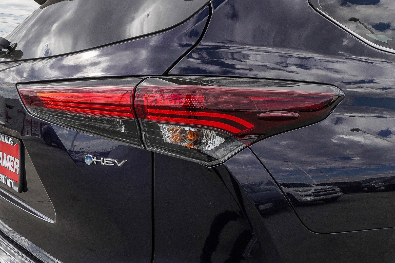 New 2025 Toyota Highlander Platinum image 8