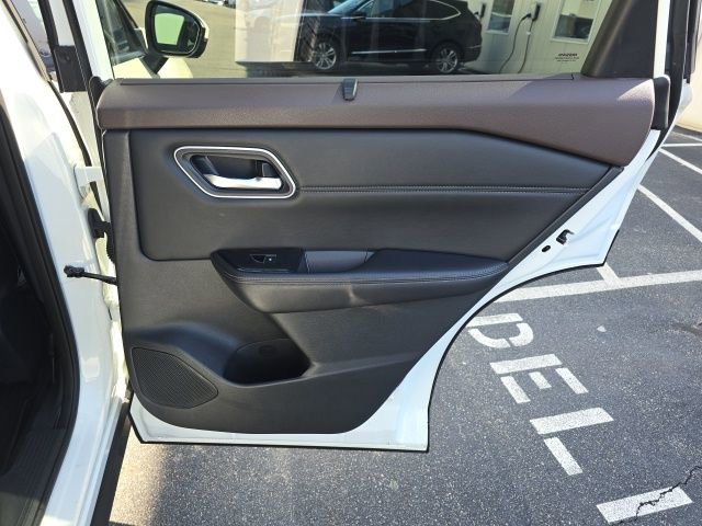 Used 2021 Nissan Rogue SL w/ Premium Package image 22