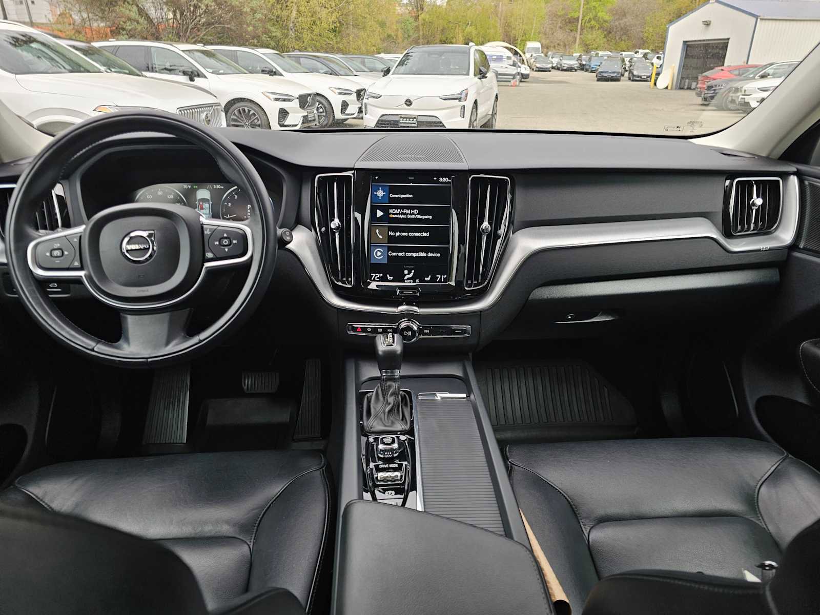 Used 2019 Volvo XC60 T5 Momentum w/ Multimedia Package image 18