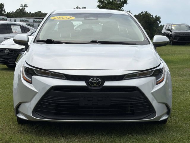 Used 2024 Toyota Corolla LE FWD image 3