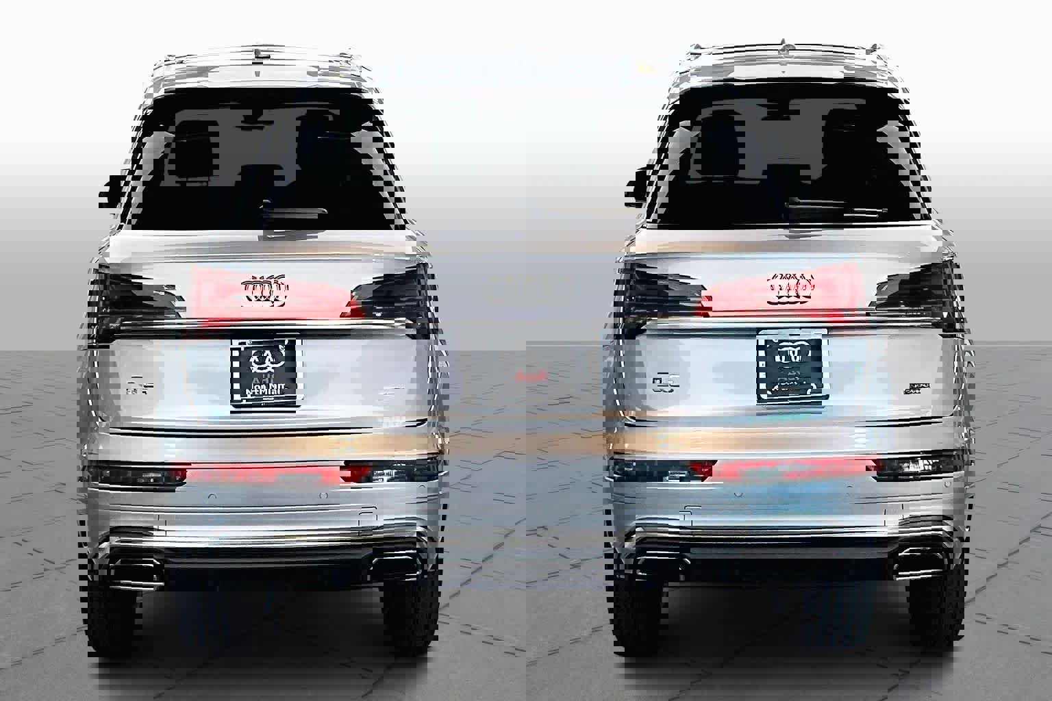 Used 2023 Audi Q5 2.0T Premium w/ Convenience Package image 4