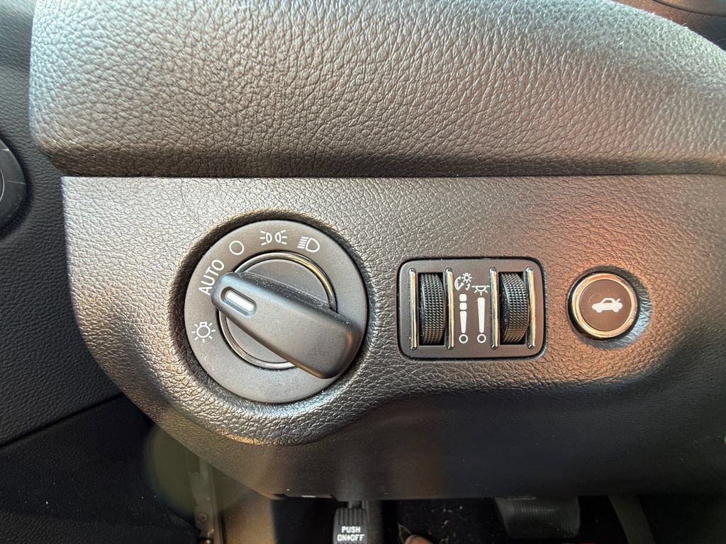 Used 2022 Dodge Challenger SXT RWD image 16