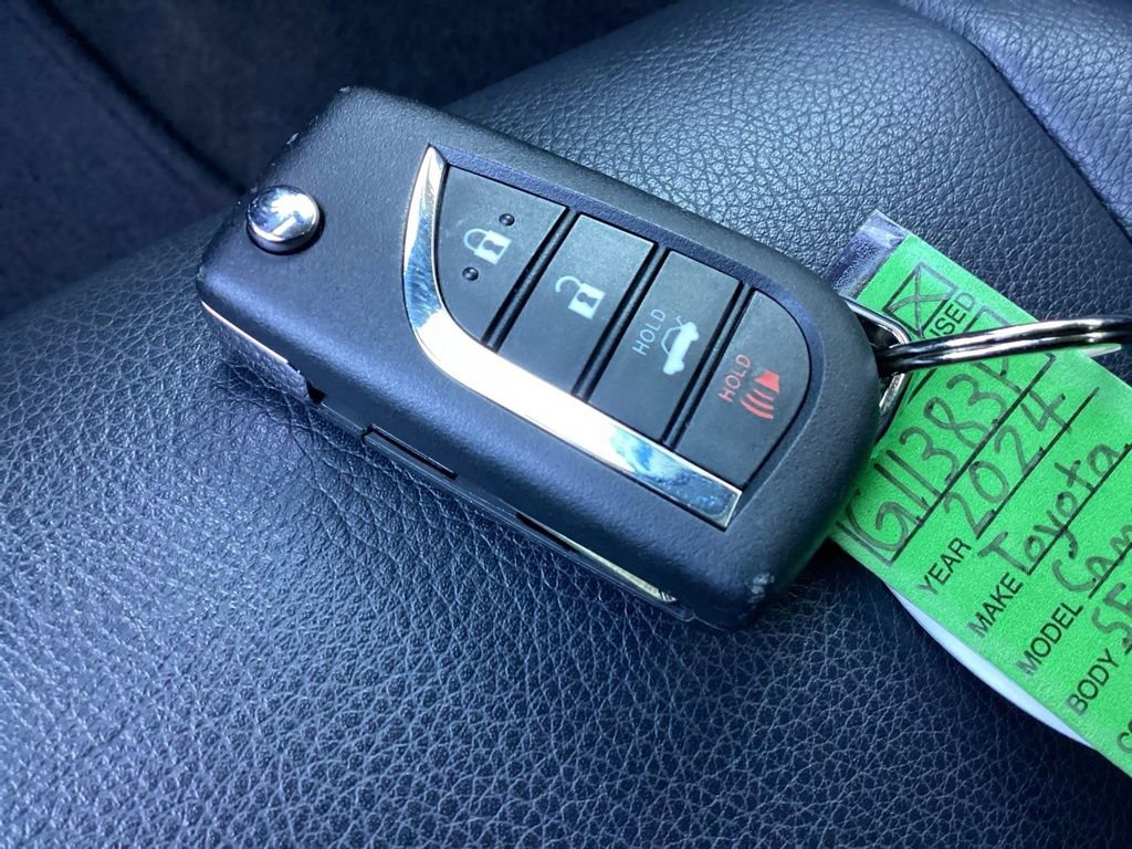 Used 2024 Toyota Camry SE image 28
