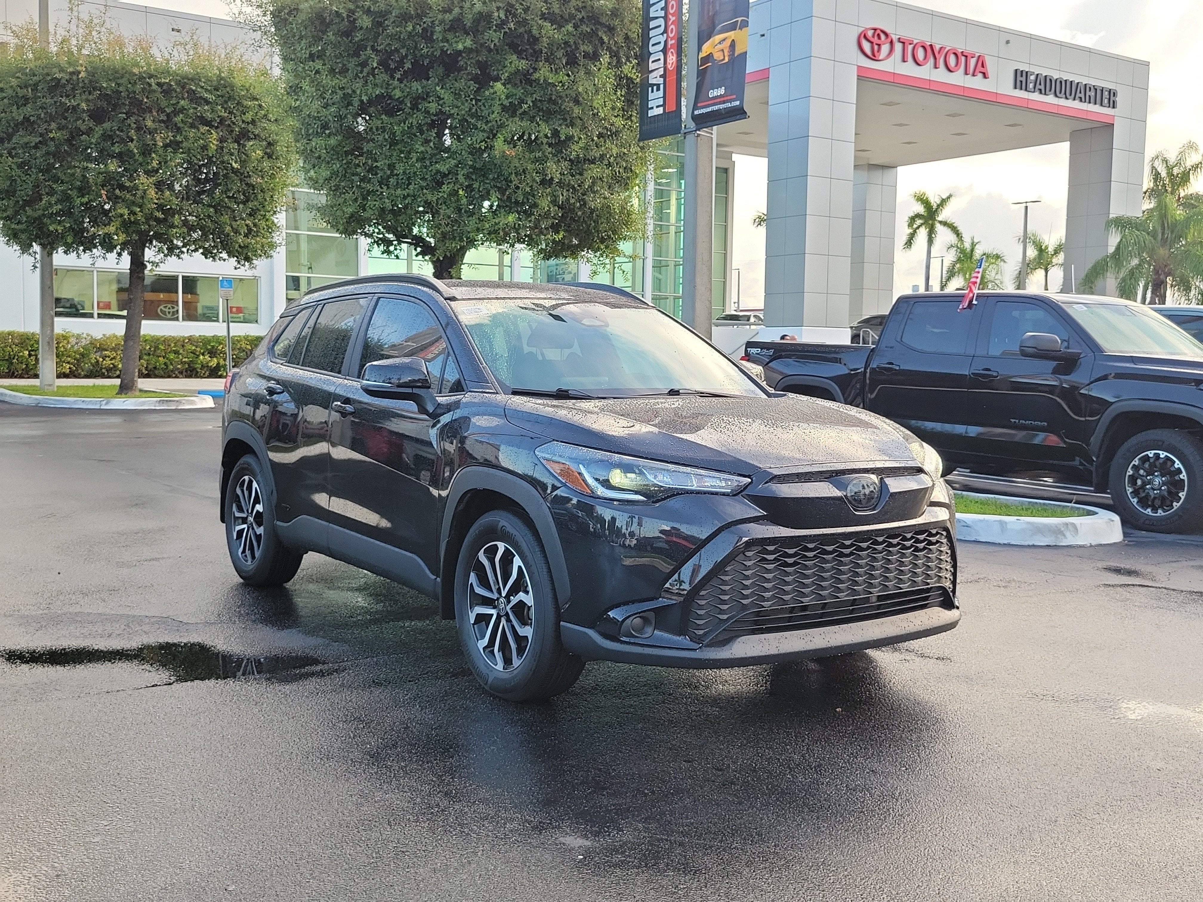 Used 2024 Toyota Corolla Cross AWD Hybrid image 2