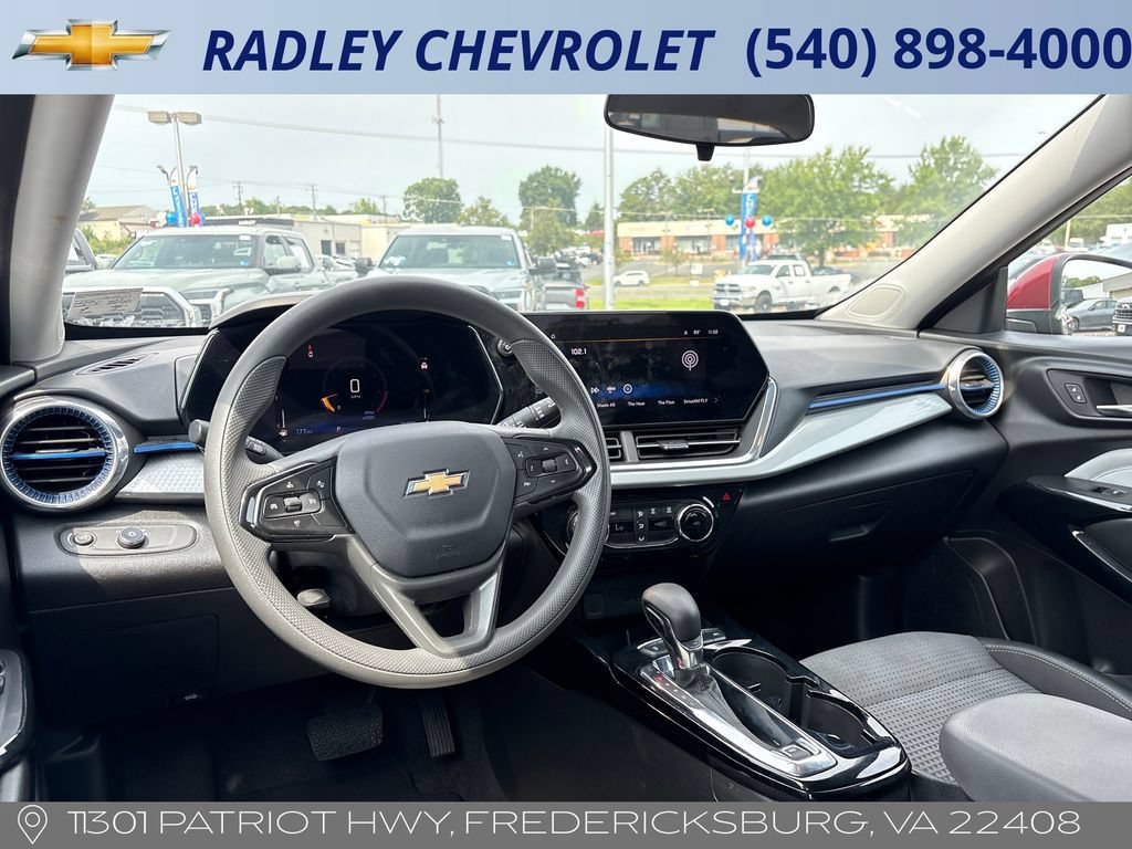 Certified 2025 Chevrolet Trax LT FWD image 13