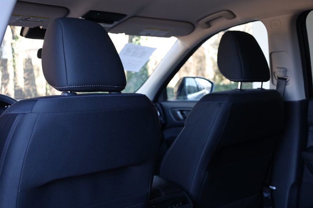 Used 2025 Nissan Pathfinder SV image 19