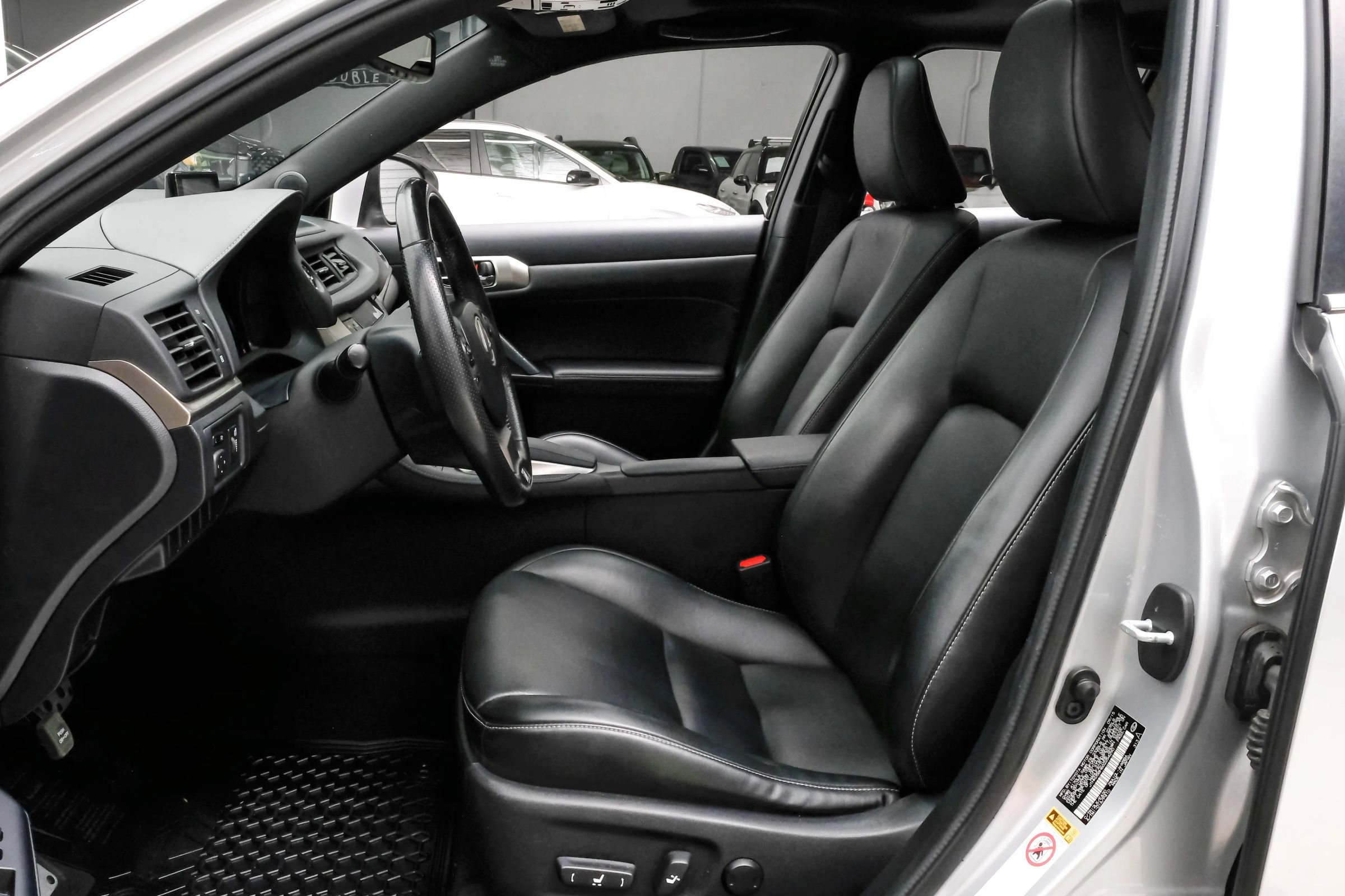 Used 2016 Lexus CT 200h w/ Navigation Package FWD image 3