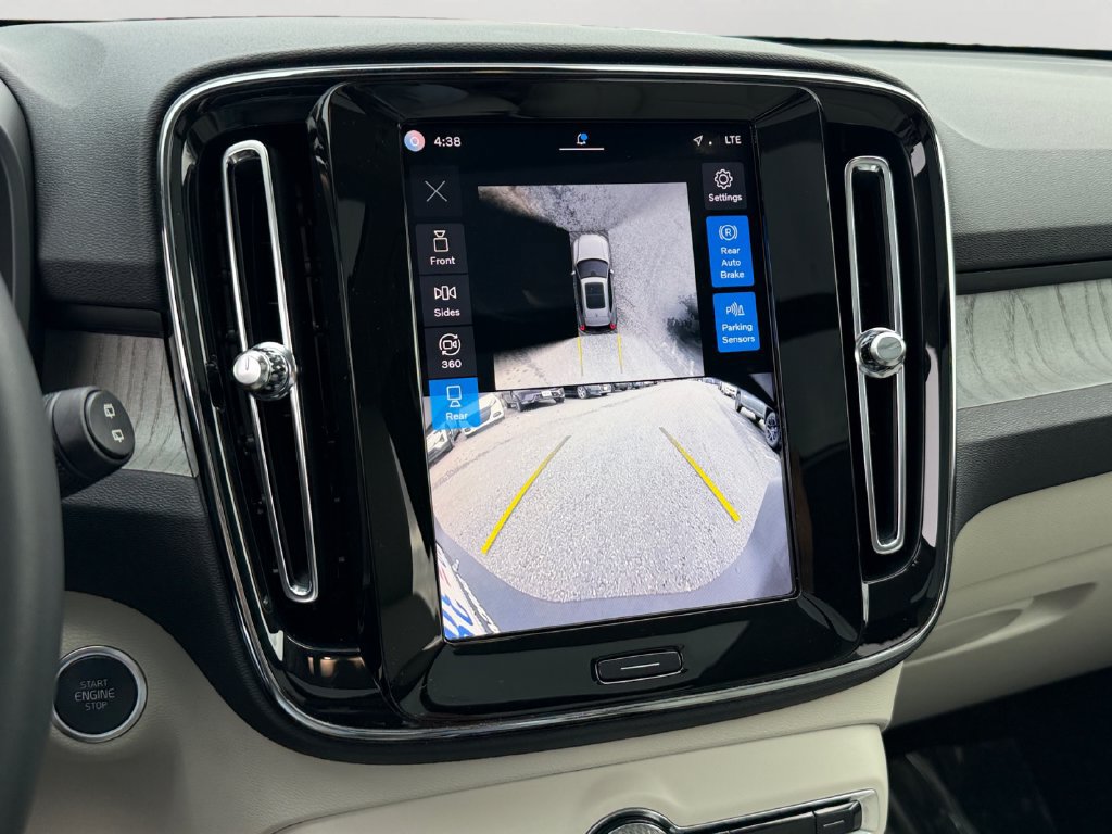 Certified 2024 Volvo XC40 B5 Plus w/ Climate Package AWD/4WD image 22