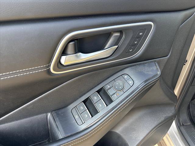 Used 2025 Nissan Rogue Platinum FWD image 12