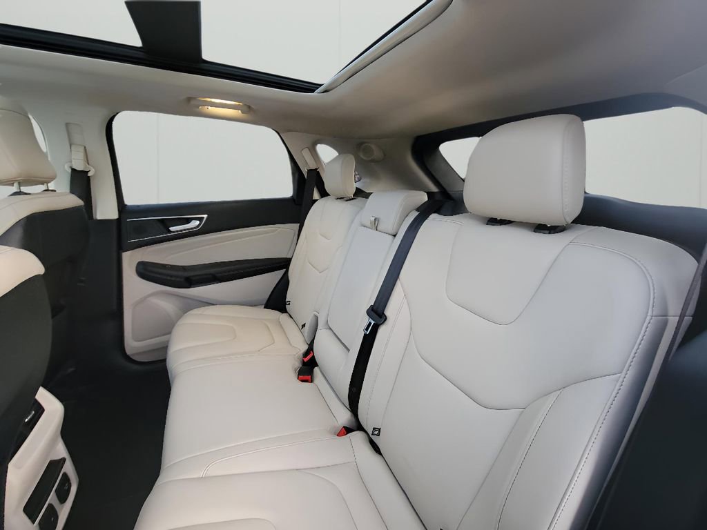 Used 2020 Ford Edge Titanium image 29