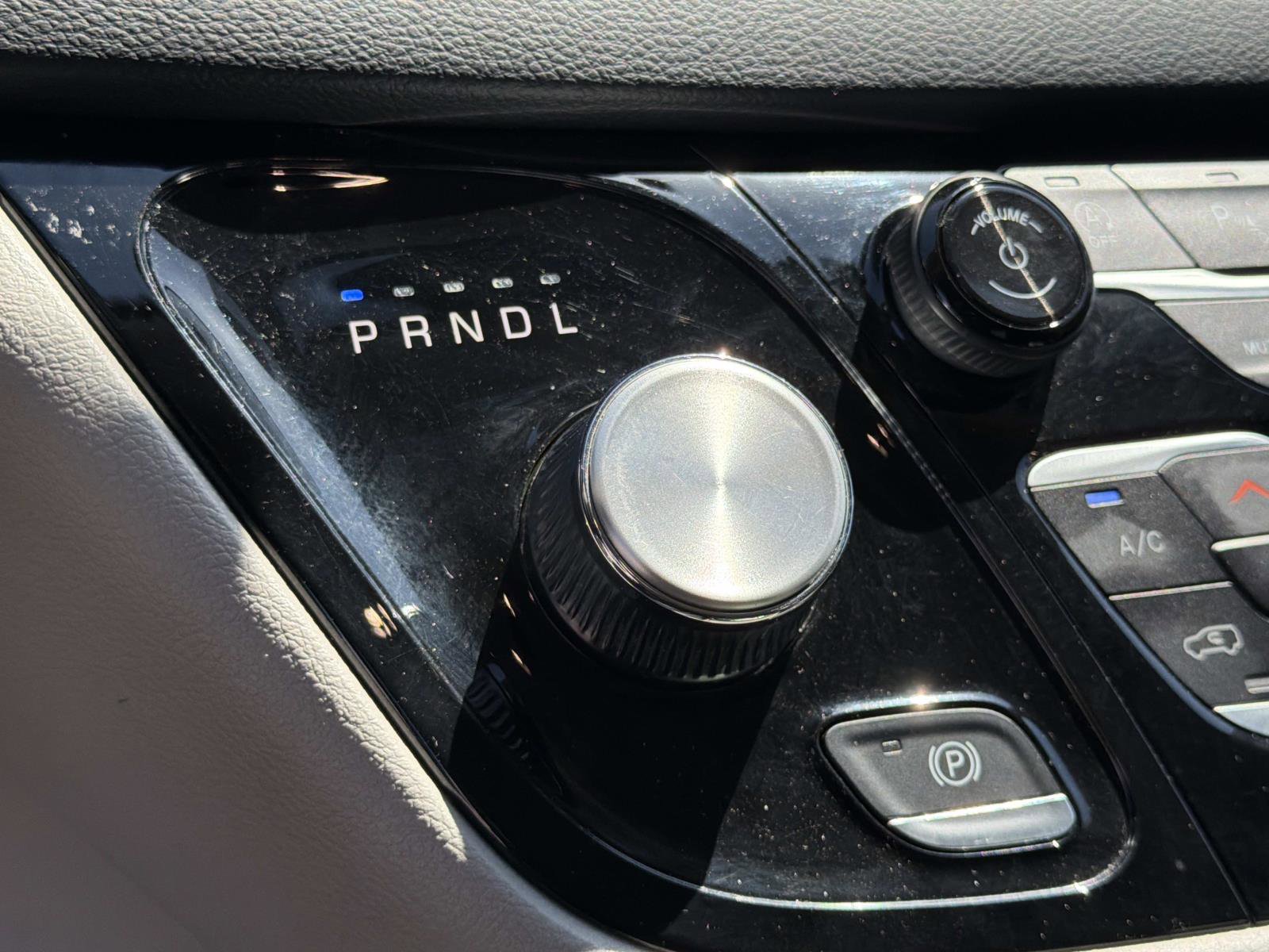 Used 2023 Chrysler Pacifica Touring-L FWD image 10