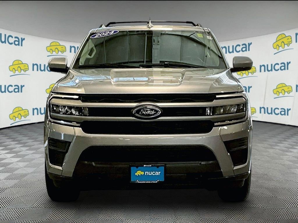 Used 2024 Ford Expedition XLT AWD/4WD image 2