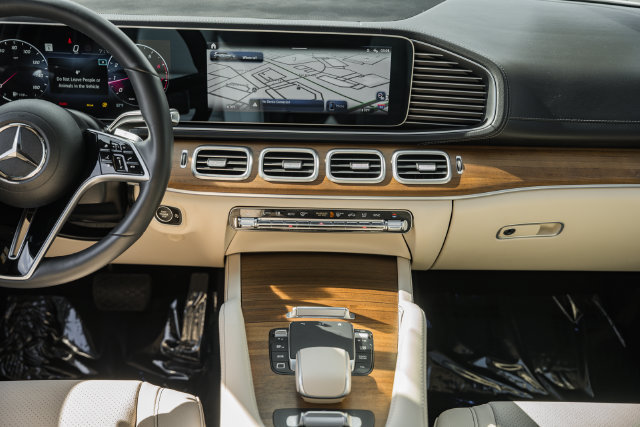 Certified 2025 Mercedes-Benz GLS 450 4MATIC image 24