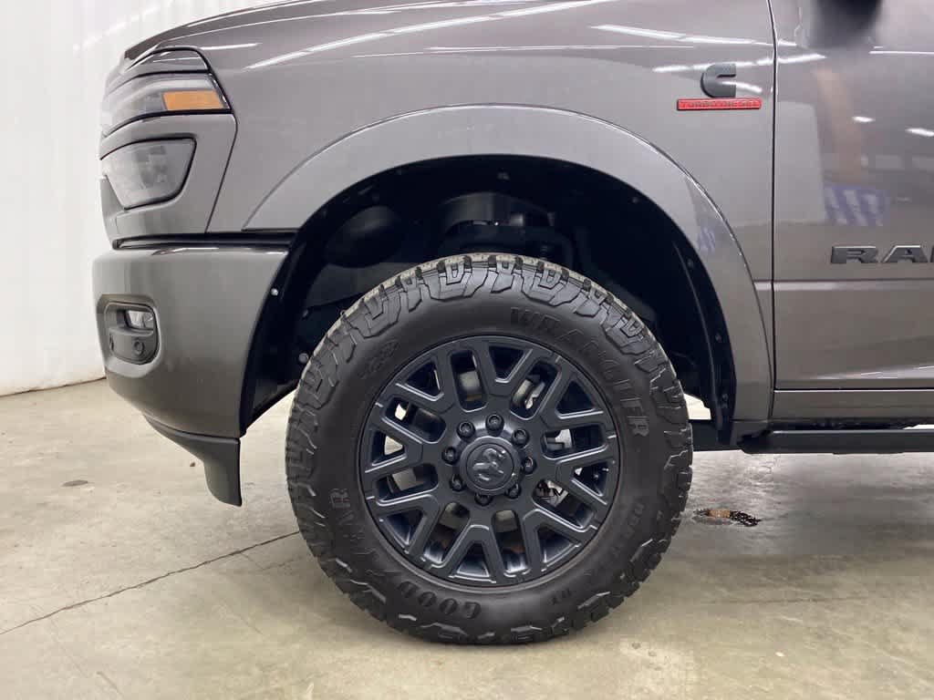Used 2025 RAM 3500 Limited AWD/4WD image 11