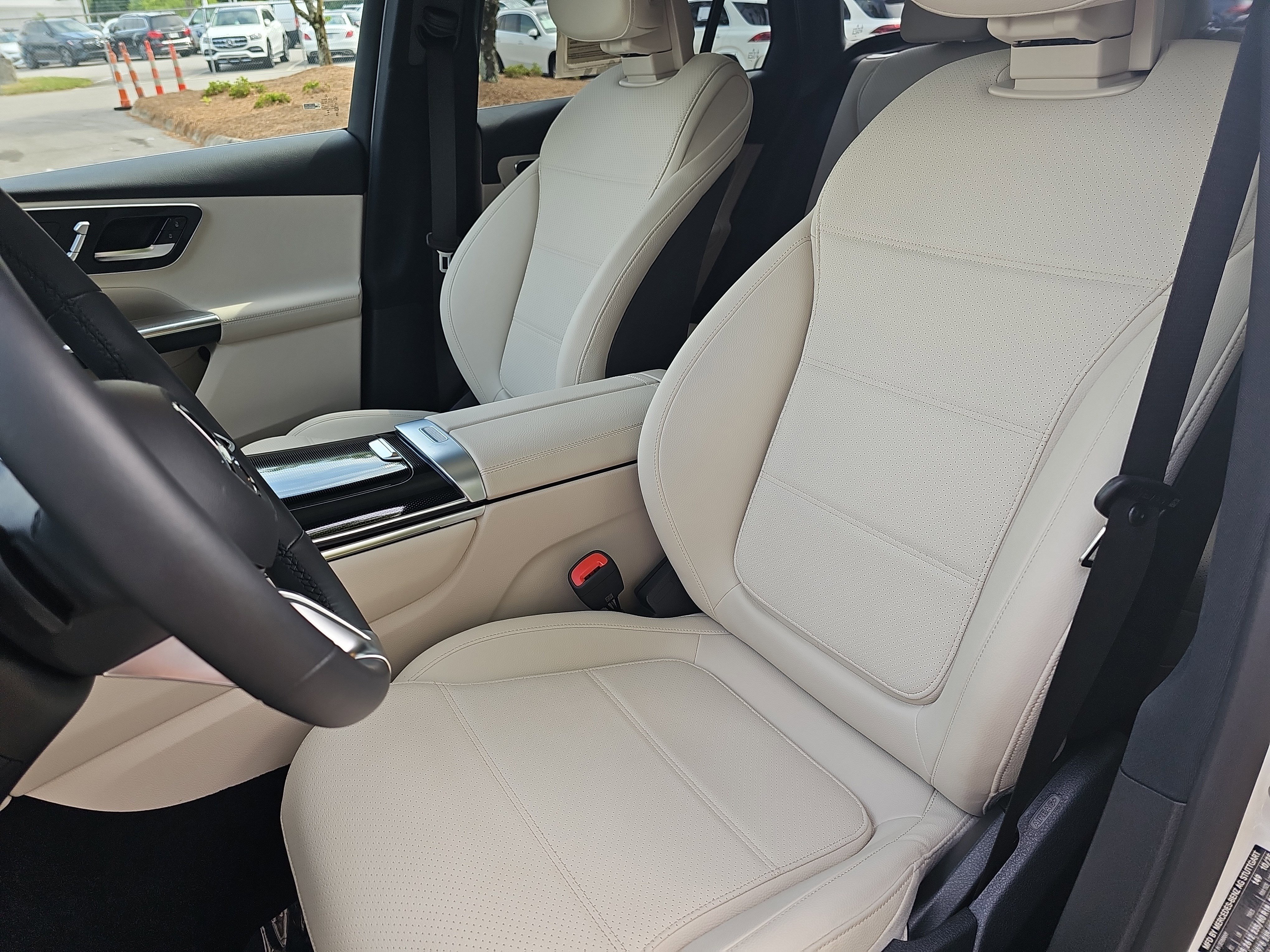 Used 2026 Mercedes-Benz GLC 300 4MATIC image 16